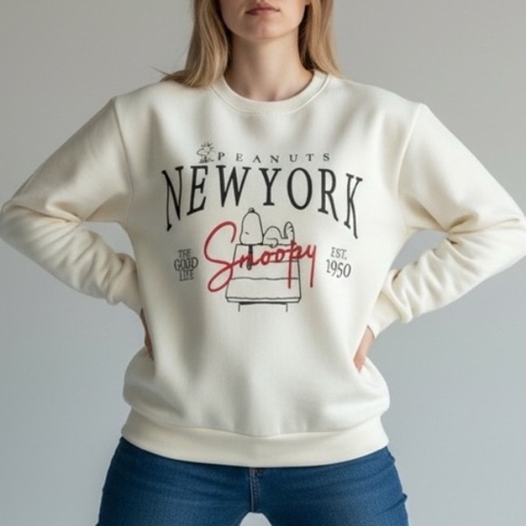 Peanuts Tops - Peanuts Ivory Sweatshirt with Snoopy on doghouse and New York Stitched on Sz XL